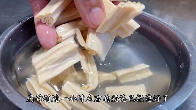 老廚師拿手涼拌菜做法，桌桌必點，料汁都不剩，做法揭秘，收藏了【留意美食】#涼拌菜做法 #涼拌菜 смотреть онлайн