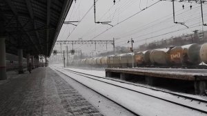 Москва. Грузовой поезд у платформы «Выхино». 20 ноября 2022