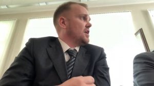 Руслан Хасбулатов перебивает и не даёт говорить правду.