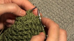 Как закрыть петли проймы с помощью полого шнура (I-CORD). Окончание