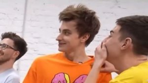 А4 - Ребята из А4 знакомятся с девушками #A4, #Кобяков, #Глент, #ВладА4, #a4omg, #ВладБумага