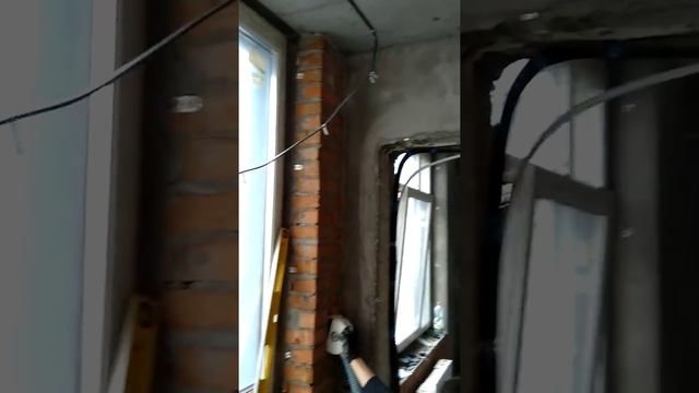 Резка штроб под электропроводку без пыли (xx.02.2020 video2)