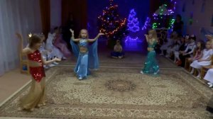 Красивый индийский танец на утреннике