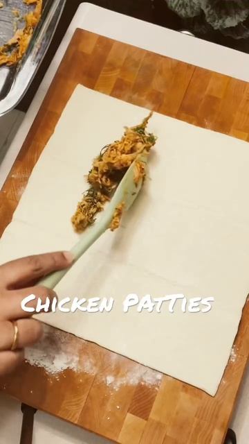 Chicken puff pastry,Golden & Flaky #shorts #cooking#recipes #viral #food #best #viralshorts смотреть онлайн