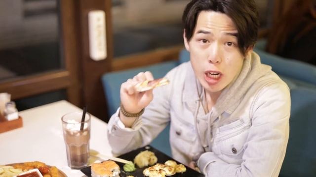 YOU CAN HAVE LUNCH AT 4AM IN THIS RESTAURANT (Mister Cat) - TRUST FOOD смотреть онлайн