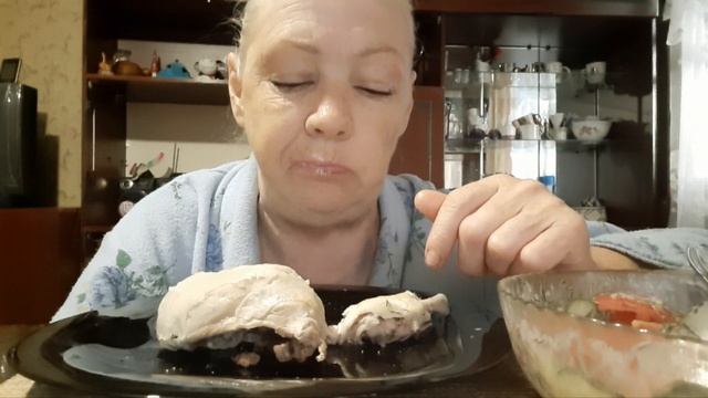 #Мукбанг Татьяна eats #курица #салат #mukbang #eating #едимвместе