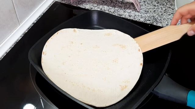 ЛАВАШ з начинкою 🌮 ІТАЛІЙСЬКА ПЬЯДІНА з шинкою сиром і помідорами 🇮🇹 смотреть онлайн
