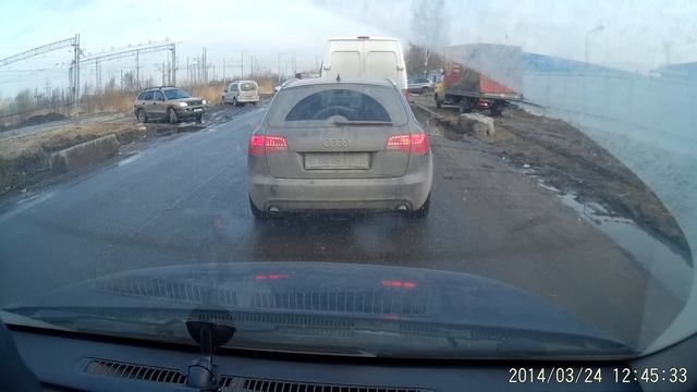 Газелькин спешит... и чуть не застревает смотреть онлайн