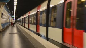 Париж. RER - пустой и набитый