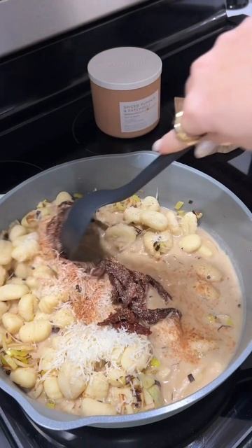 One pan creamy gnocchi 🤤🤌🏼🥂 #shorts #recipe #easyrecipe #onepotmeal