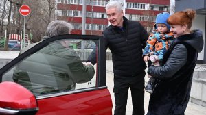 Собянин подарил автомобиль 200-тысячному москвичу, получившему жилье по реновации