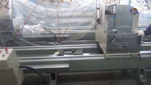 Автоматическая двухголовая пила для резки профилей ПВХ и алюминия LJZ2XⅡ-500X4200