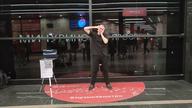 Звери - Пингвины -Дмитрий Арещенков буквально на пальцах исполнил #песню на языке глухих #РЖЯ #metr смотреть онлайн