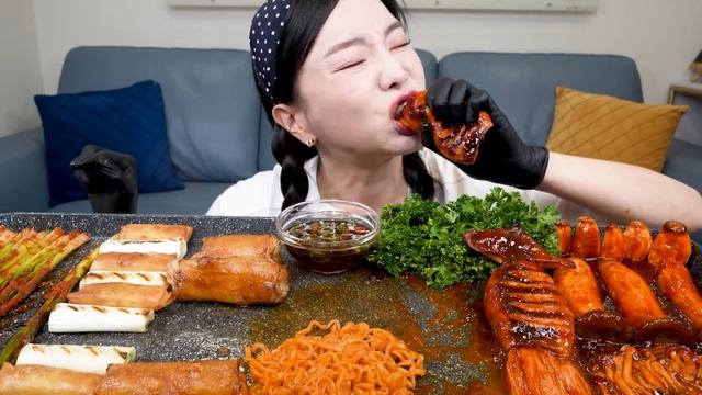통대창 🔥 불닭볶음면 & 오징어 팽이버섯 먹방 레시피 Beef Intestines Daechang Squid Mushrooms Seafood Mukbang ASMR Ssoyoun