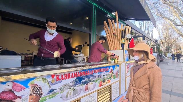 Как съесть мороженое в Стамбуле смотреть онлайн