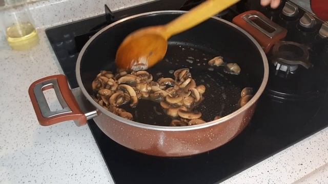 Öğrenciler için  MANTARLI  SEBZELİ OMLET TARİFİ   MANTARLI OMLET NASIL YAPILIR MANTARLI TARİFLER