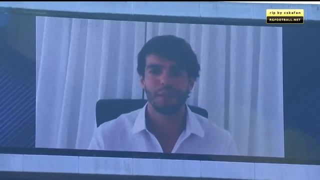 Cristiano Ronaldo showing 4 Ballon d'Or at santiago bernabeu смотреть онлайн