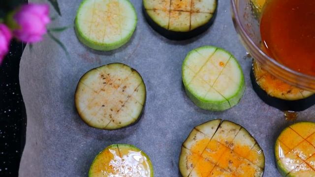 Очень нежная, вкусная и ароматная, шикарная закуска из баклажана и цукини!