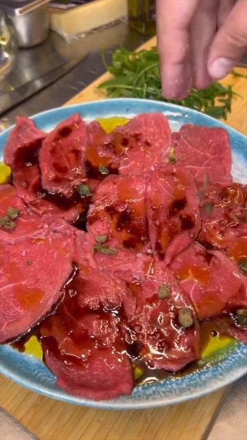 Карпаччо из телятины с рукколой и трюфельным маслом #tasty #2023new #foodblogger #bestfoodvideos смотреть онлайн