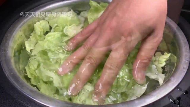 手撕包菜看似簡單，做的地道好吃也需要技巧，詳細做法分享給你，Shredded Cabbage #Recipe，#手撕包菜料理，#手撕包菜食譜，#家常菜，#美食，#food，#手撕包菜的做法 #包菜食