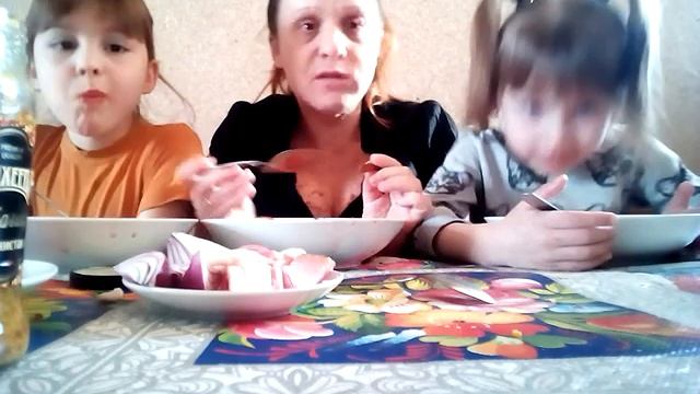 мукбанг/ борщ/девочки остались дома смотреть онлайн