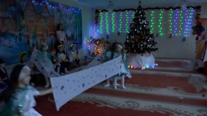 Очень красивый танец снежинок на новогоднем утреннике