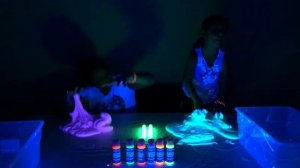 GLOW IN THE DARK SLIME WITH TIDE - COOL NEON SLIME REVIEW HOW TO