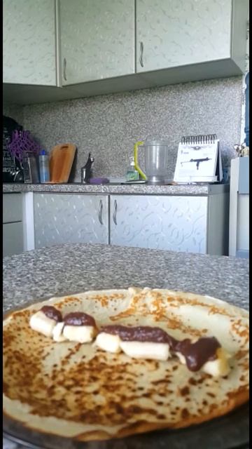 БЛИНЧИК с бананом и шоколадом. Рецепт блинчиков. Просто, быстро, и вкусно. смотреть онлайн