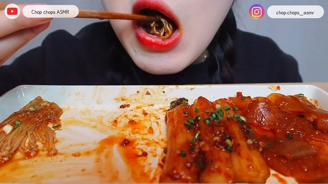 ASMR SPICY ENOKI MUSHROOM, GLASS NOODLES, FENGHOJA 매운 불닭 팽이 버섯, 납작 중국 당면, 분모자 리얼사운드 먹방 EATING SOUND смотреть онлайн