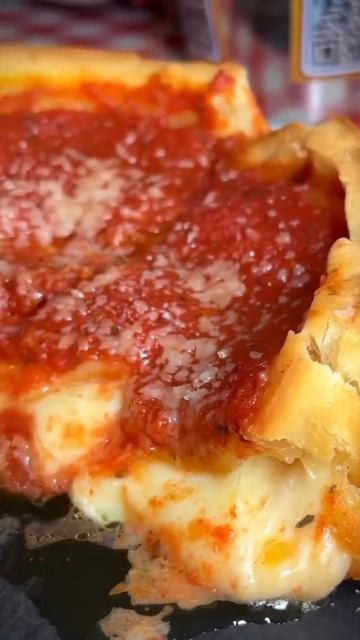 НАШУМЕВШАЯ ЧИКАГСКАЯ ПИЦЦА, 500 ГРАММ СЫРА смотреть онлайн