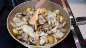 Куриная грудка с грибами в сметане