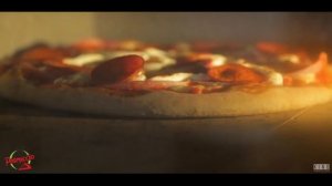 Приготовление пиццы в кафе Petruccio