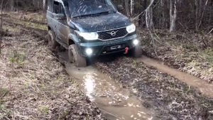 УАЗ патриот на 35 колёсах покатушки по лесу павловского водохранилище