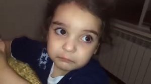 Девочка не хочет отдавать папу