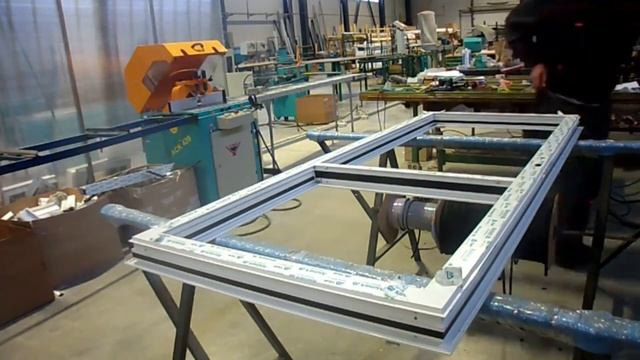 Сборка алюминиевой двери из тёплого профиля / Как собираются алюминиевые конструкции