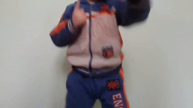 МЕЖДУ НАМИ ТАЕТ ЛЁД-ПАРОДИЯ НА КЛИП/АЗИЗКА.ИРИСКА смотреть онлайн