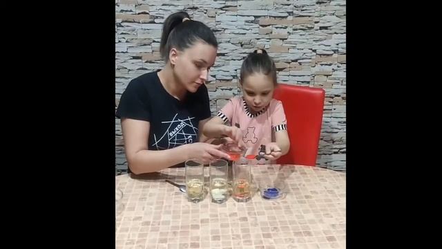 семья Ёвженко. Опыт "Фейерверк в банке". смотреть онлайн