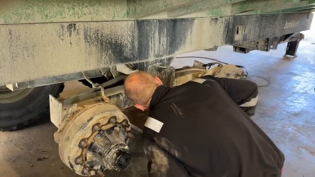 Kärryn akseli ja porkkanasorvi,,