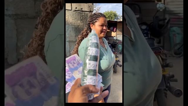 Millonario regala diner0 por reto del pepino 😱 #viral смотреть онлайн