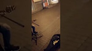 Артем Афонин - спел на Арбате (Москва) А ты целуешься на первом свидании ?