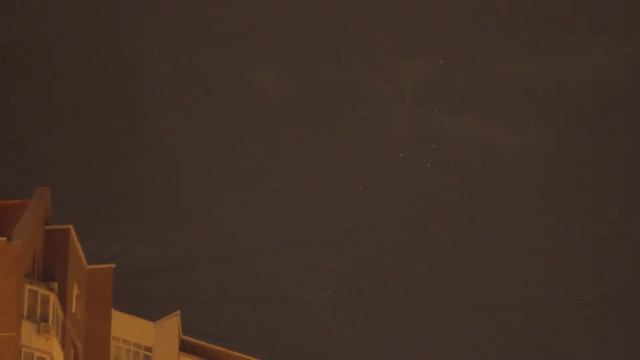 светящиеся белые объекты над Екатеринбургом смотреть онлайн