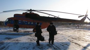 Посадка вертолета МИ-8Т RA-22822 ДНС-2 Тайлаковское месторождение 05.11.09 за вахтой МУБР.