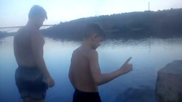 Прыжок на голову с 3 метров в воду!!! смотреть онлайн