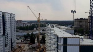 Разгрузка панелевоза башенным краном КБ-405.1А