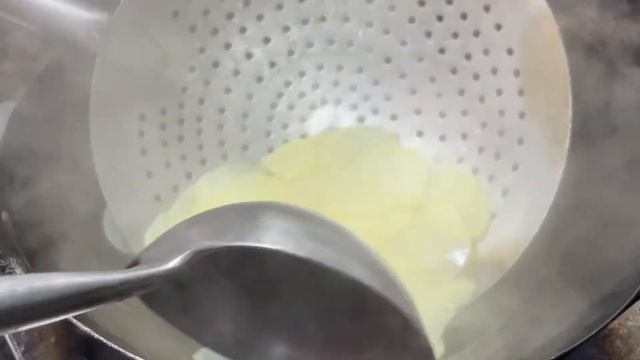廚師長教你炸薯片的家常做法，步驟詳細，乾香酥脆，比買的還好吃【留意美食】#薯片 #薯片做法