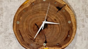 Часы из эпоксидной смолы и люминофора