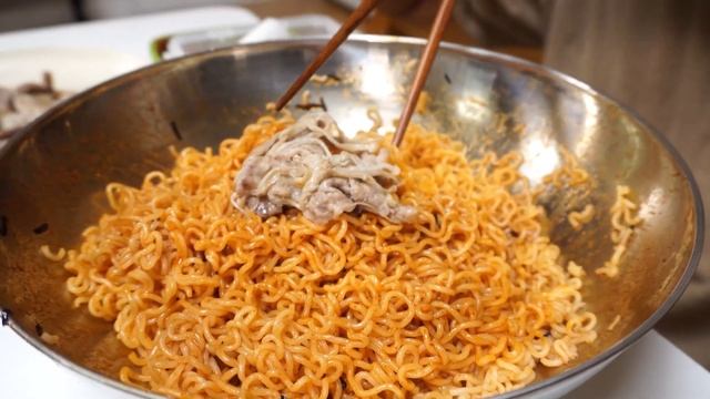 SUB) 비빔면 먹방 [4K] 대패삼겹살은 필수지 !! Spicy Noodles pork belly MUKBANG EATING SHOW