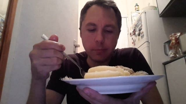 MUKBANG.  КУШАЮ ЖАРЕНОГО КАРПА И ОТВАРНУЮ КАРТОШЕЧКУ