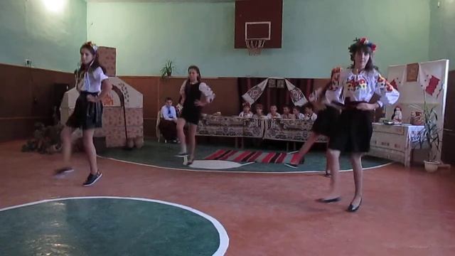 Танець"Квіточка до квіточки" Малочернятинська ЗОШ І-ІІ ступенів, керівник Малайчук А.Л. смотреть онлайн