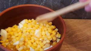 салат с маринованными грибами и вкусным луком